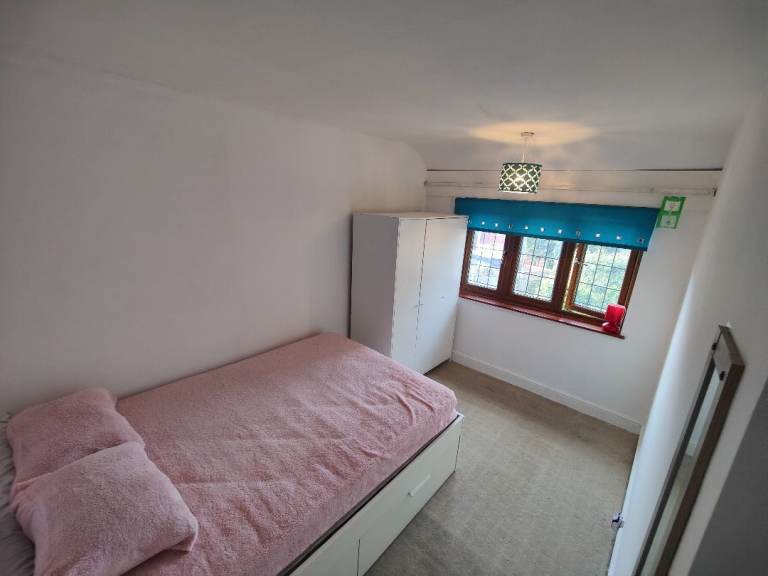 Big double Room available (IG11)