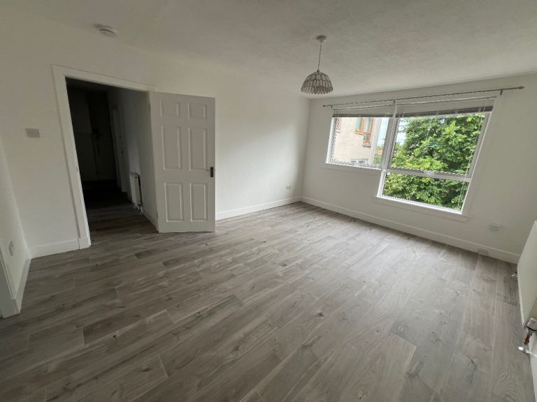Two bed flat for rent in Craigie Drive
