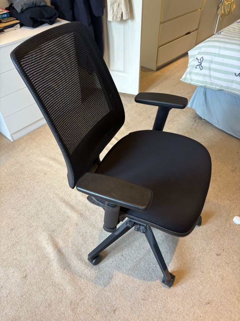 Black Office Chair with Mesh Back – Good Condition