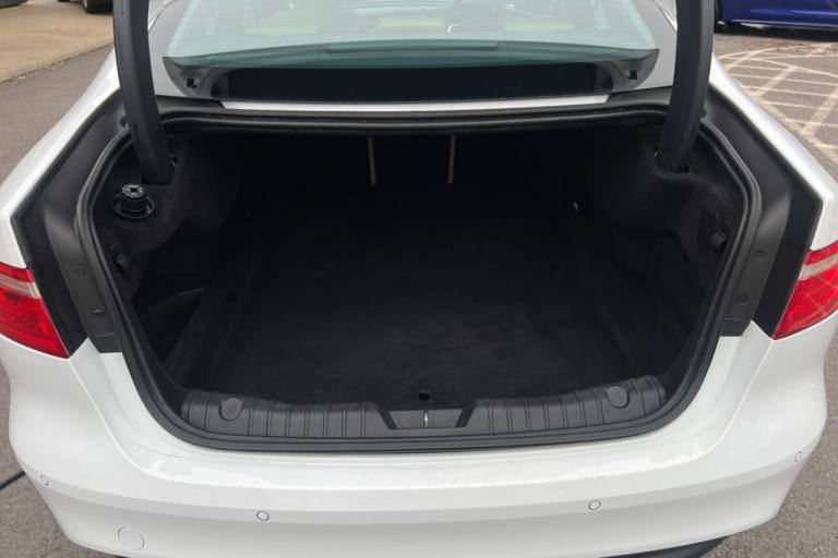 2018 Jaguar XF 2.0d Prestige Saloon 4dr Diesel Auto Euro 6 (s/s) (180 ps) Rear Parking Aid Saloon...