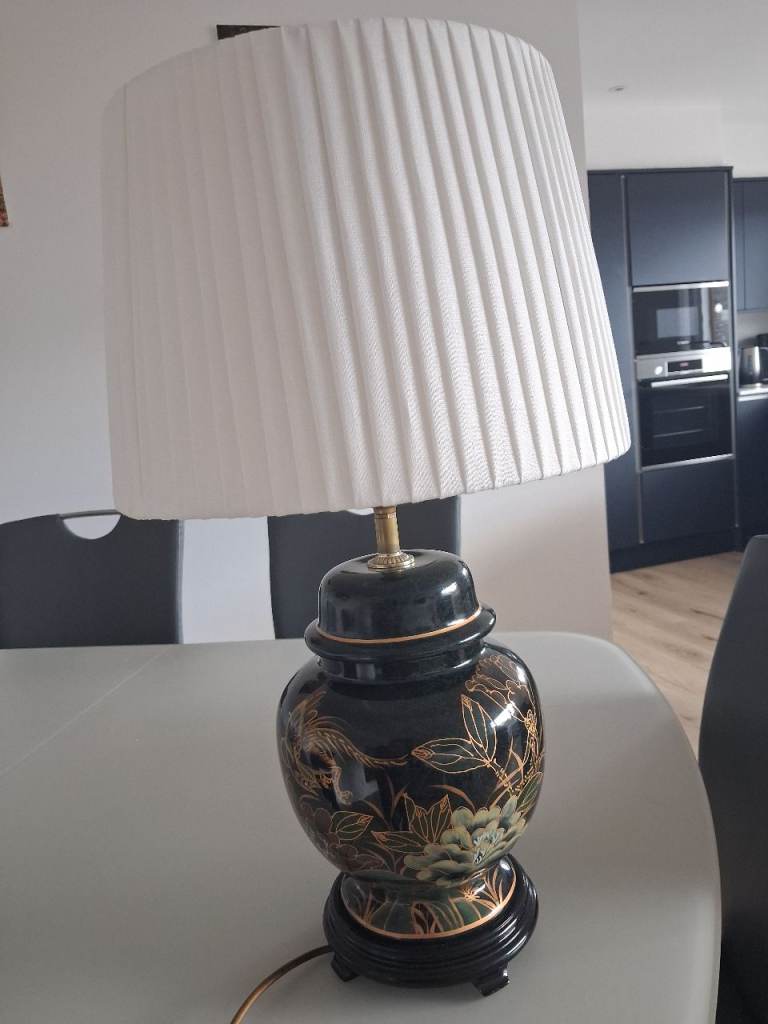 2 x Chinoiserie Oriental style table lamps