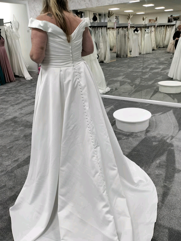 Wedding dress 