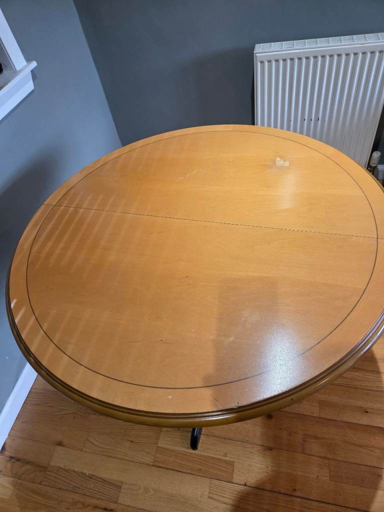 FREE Extendable dining table