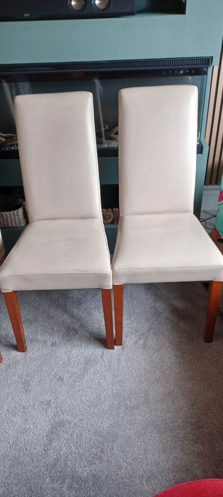 Set of 4 Cream Dining Chairs with Wooden Legs – Good Condition