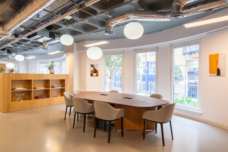 Brighton - BN14DU \ Move-In Ready Office Space with 5 Desks