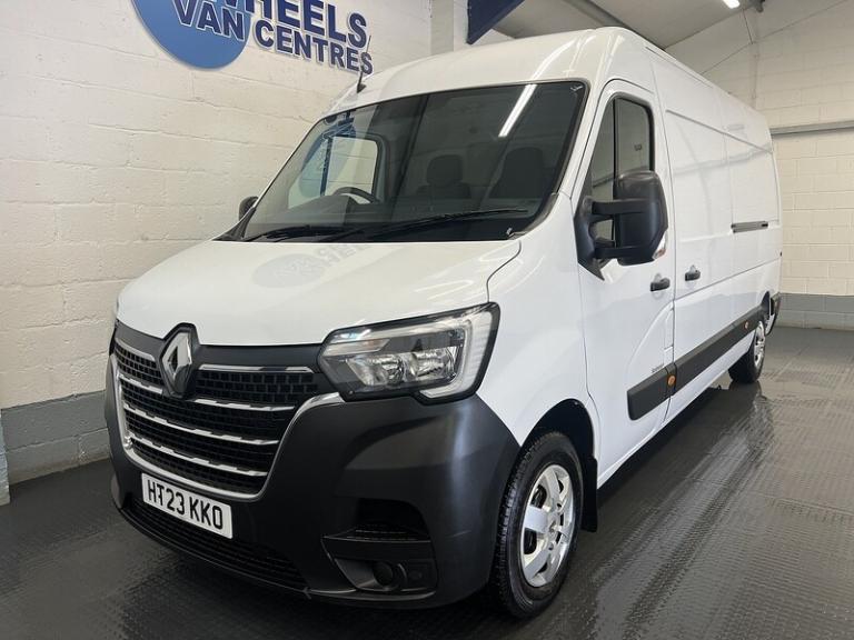 Renault Master Master 2.3 dCi 35 Business+ FWD LWB Medium Roof Euro 6 4dr Panel Van Diesel Manual