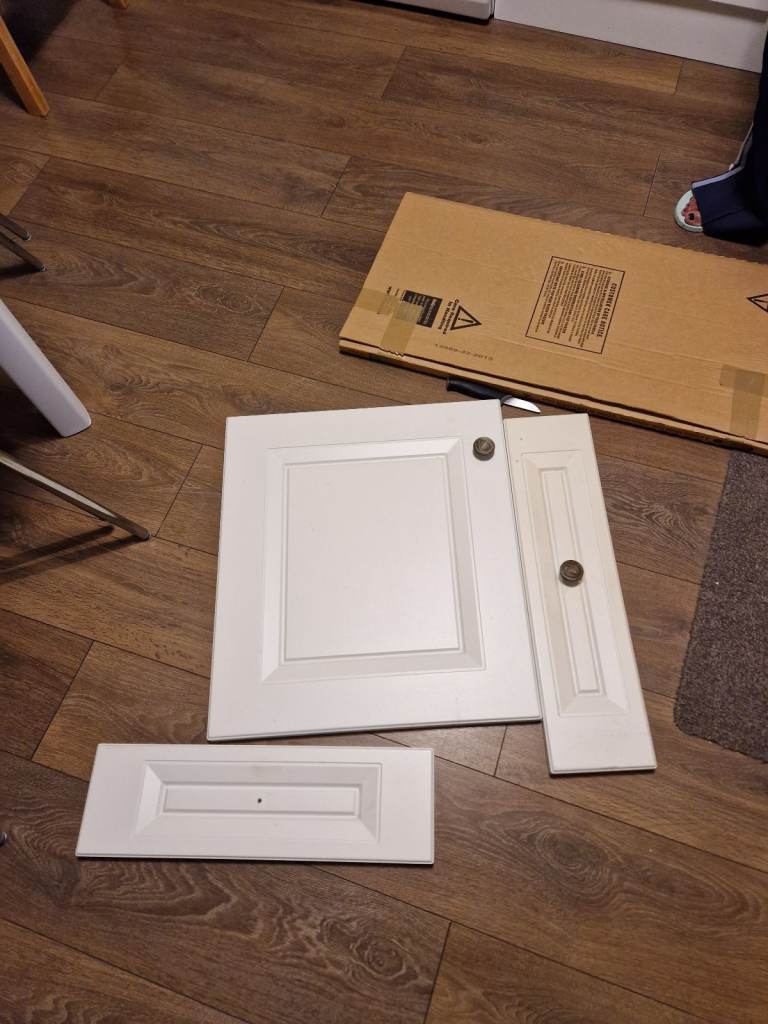 Magnet kitchen doors and drawers white 