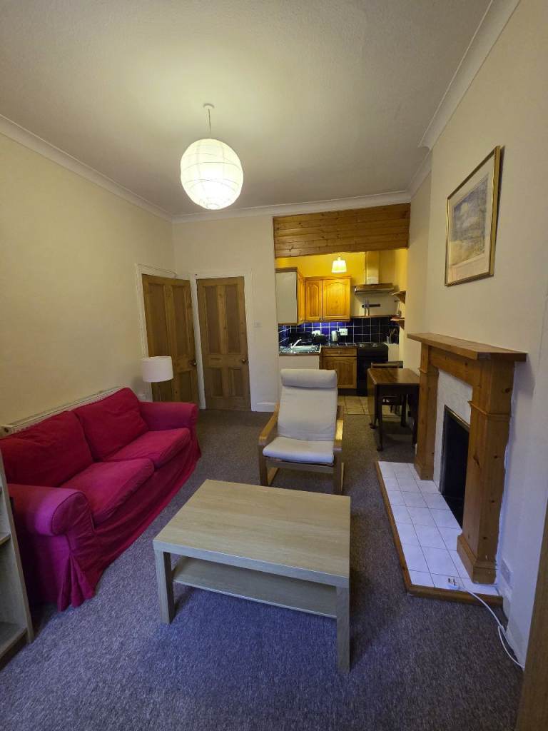 One bed flat with box room in Polwarth