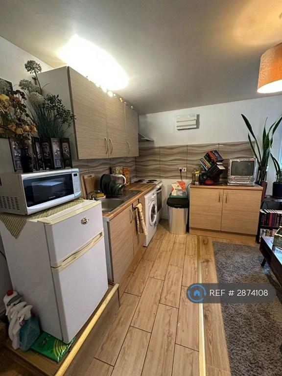 1 bedroom flat in Kings Heath, Birmingham, B14 (1 bed) (#2874108)