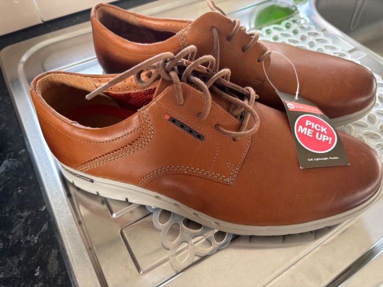 Men’s new with tags Clark’s shoes 