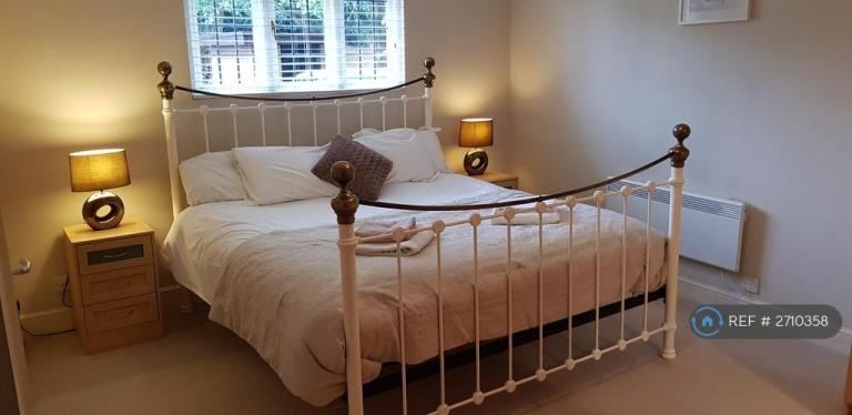 3 bedroom flat in Windsor Forest Court, Ascot, SL5 (3 bed) (#2710358)