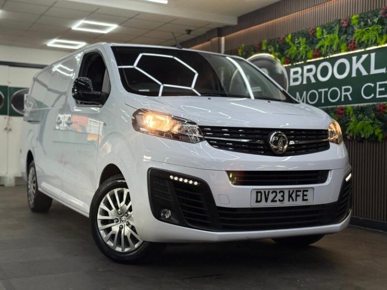 Vauxhall Vivaro L2H1 F2900 PRO S/S [SAT NAV & STUNNING EXAMPLE]