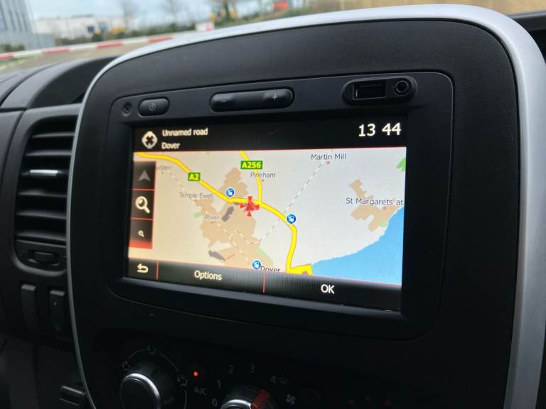 2020 Renault Trafic LL30 ENERGY dCi 120 Sport Nav 9 Seater Standard Roof Minibus DIESEL Manual