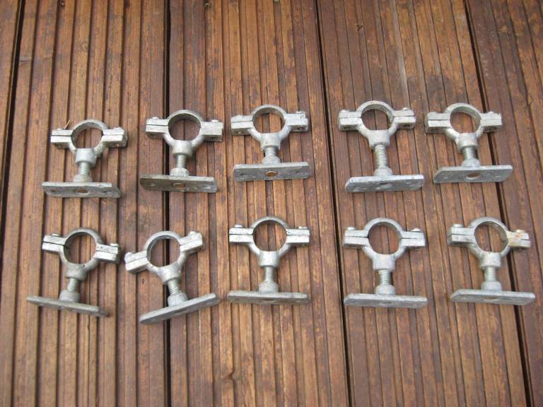 10 x Galvanised steel adjustable Munsen rings pipe holder 30mm hole