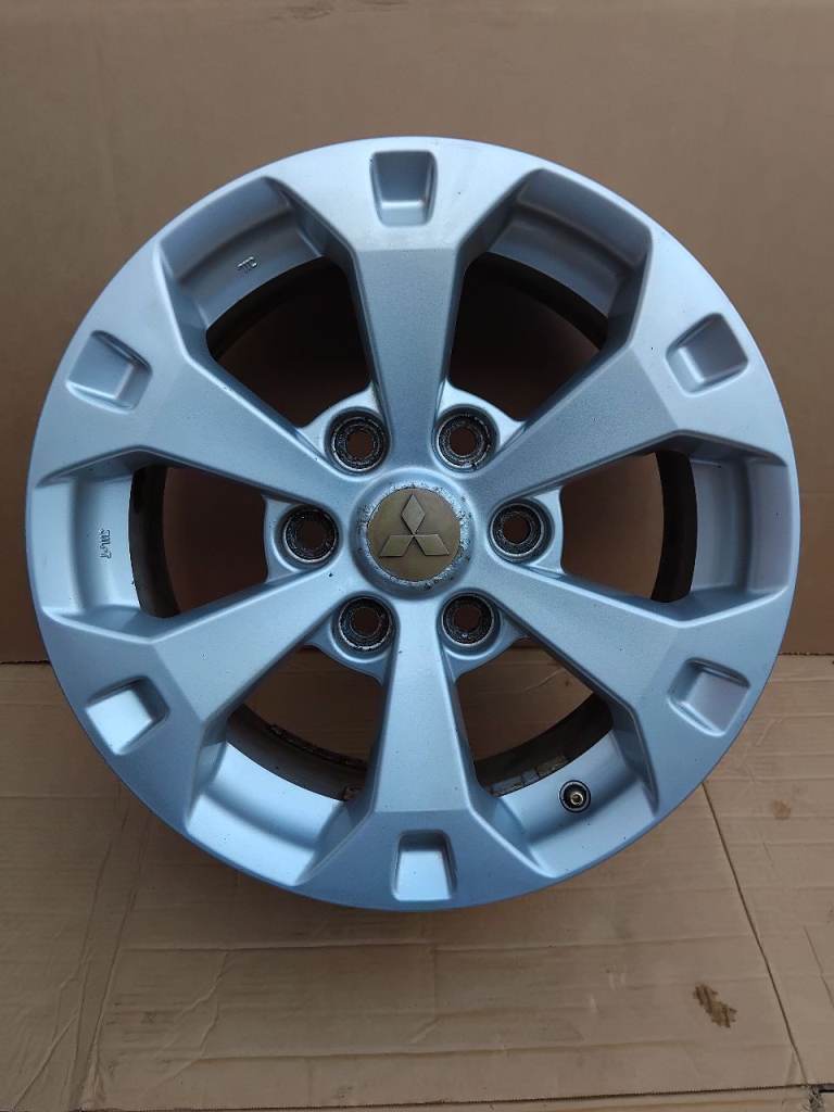 Mitsubishi L200 Barbarian 17in Original Alloy Wheel 17x7.5J