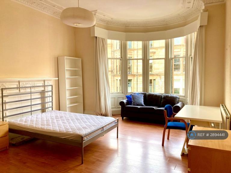 5 bedroom flat in Dowanside Road, Glasgow, G12 (5 bed) (#2894441)