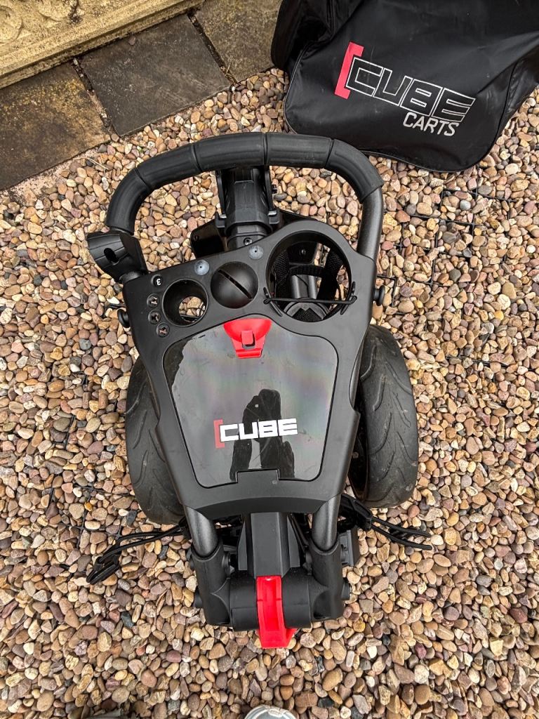 Motocaddy Cube push trolley 