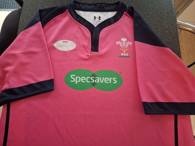 3XL Underarmour Specsavers Shirt .Immaculate condition. Flawless.Pittopit 27"(54"chest).