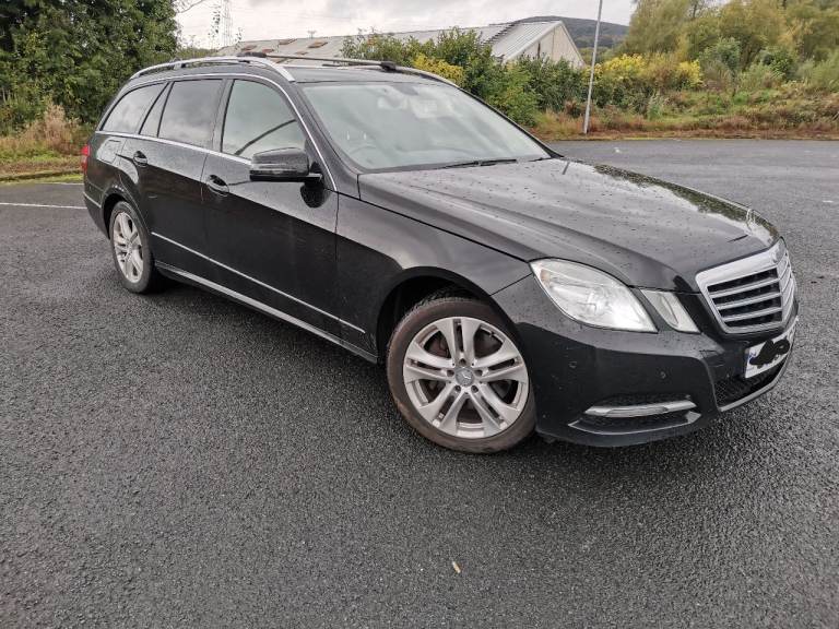 2013 MERCEDES BENZ E CLASS E300 BLUETEC HYBRID AUTO ELECTRIC/DIESEL 200BHP M,O,T NOVEMBER 2026
