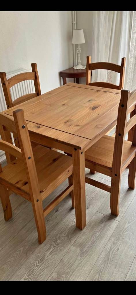 Pine Dining Table and 4 Chairs – Good Condition
