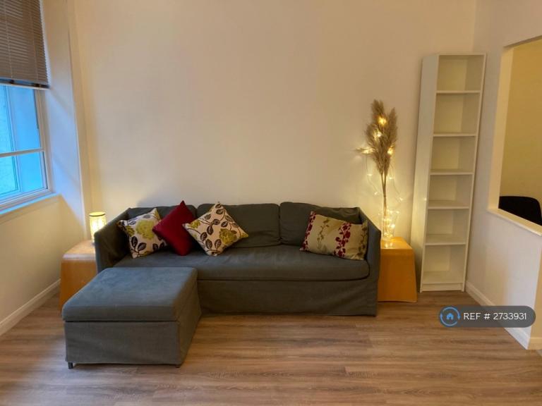 2 bedroom flat in Metro Central Heights, London, SE1 (2 bed) (#2733931)
