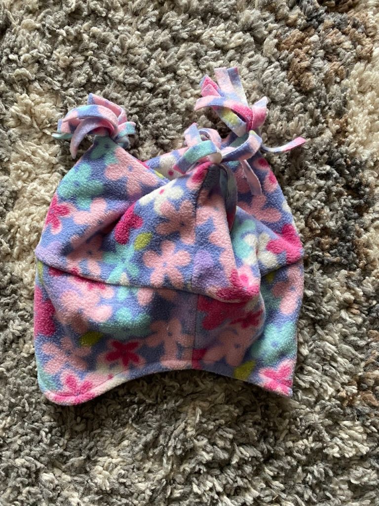 Cute toddlers bobble hat. £1. Torquay collect or can post