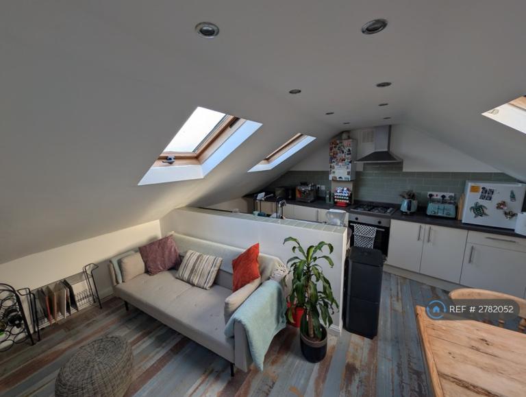 2 bedroom flat in Danbrook Road, London, SW16 (2 bed) (#2782052)