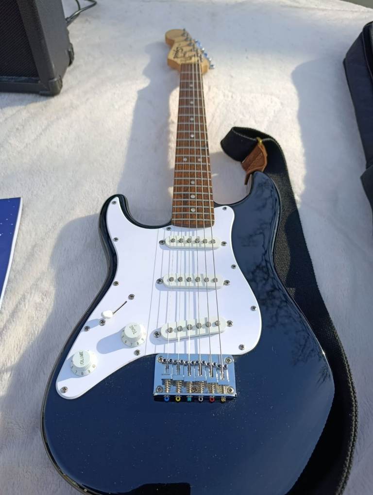 Fender Squier Left handed mini Stratocaster in black, £140