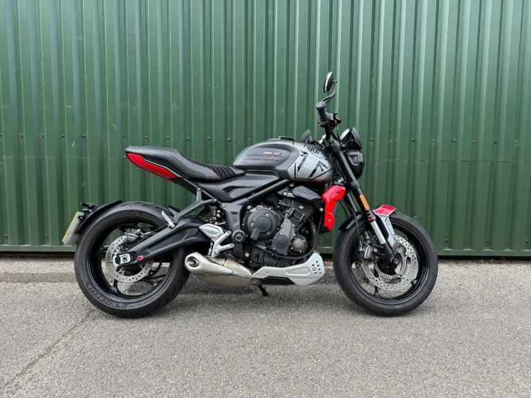 Triumph Trident 660 Premium Twin Colour 2022 Grey and Red 6500 Miles 3k Extras