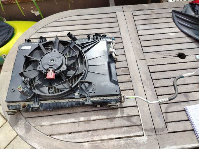 Fiesta MK 7 /7.5 1.0 Radiator, Fan and air con condenser assembly
