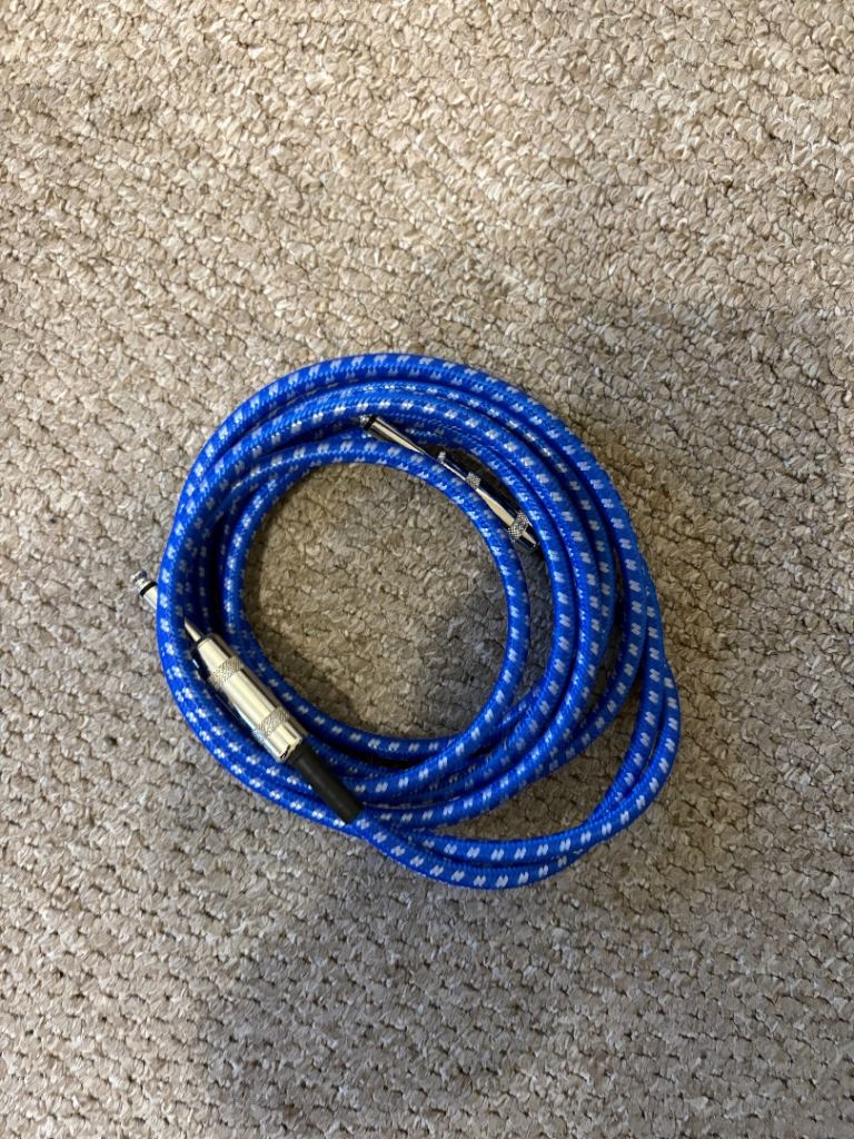 Electric guitar, small amp and accessories