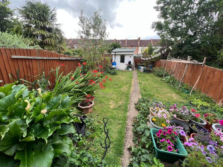 MEDIUM SIZE ROOM OXFORD ROAD HARROW HA1 MIDDLESEX