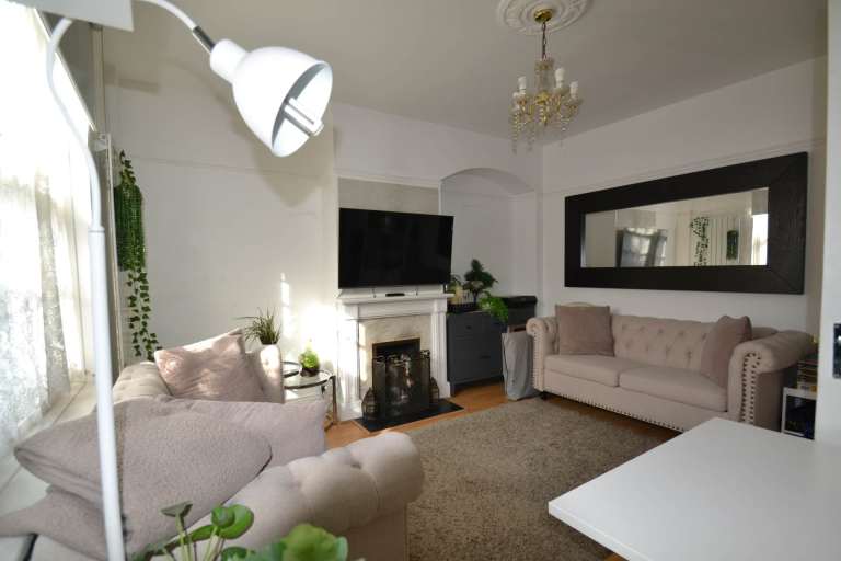 3 bedroom house in West Way, London