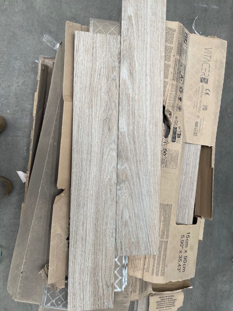 90 tiles of porcelain wooden oak 