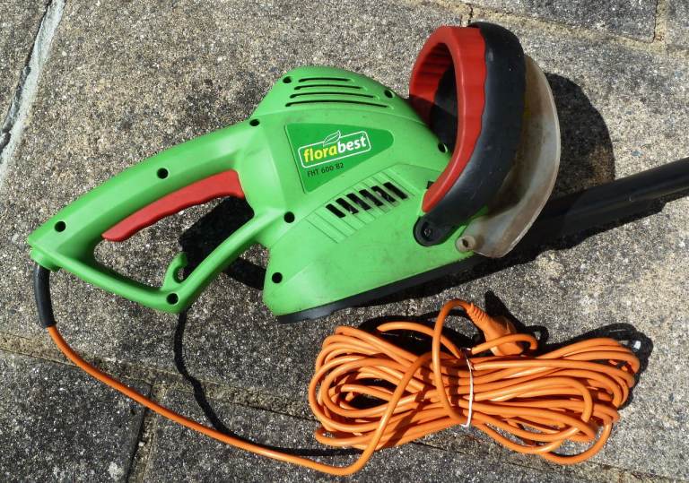 FREE FLORABEST CORDED ELECTRIC HEDGE TRIMMER - SPARES OR REPAIRS