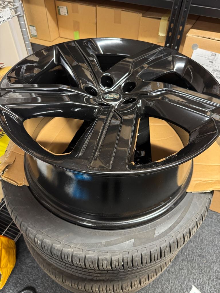 Discovery 5 22” 5124 wheels and tyres 