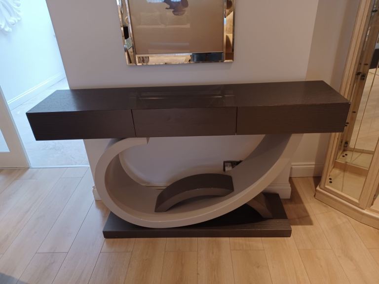 Console table 