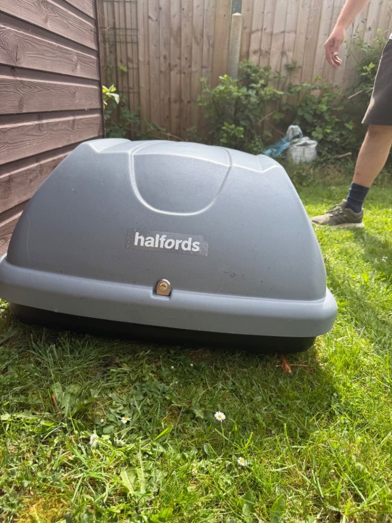 Halfords roof box