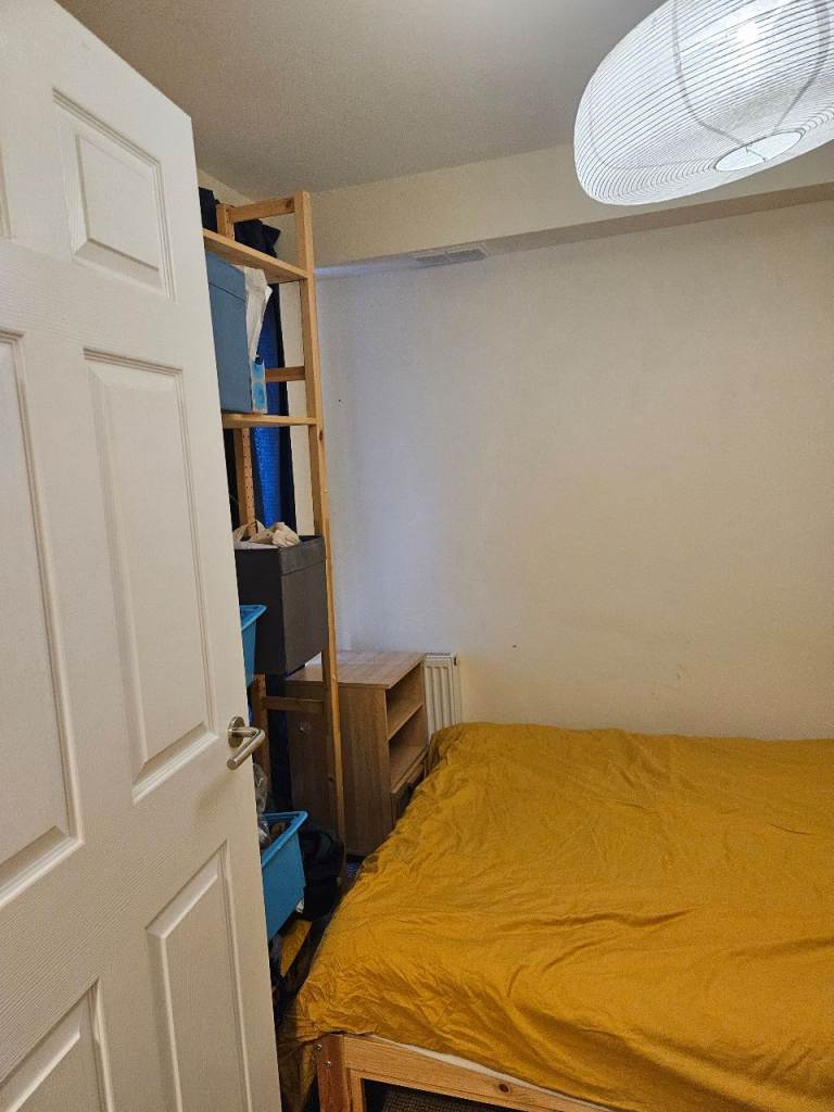 Double room available for 4 or 5 months