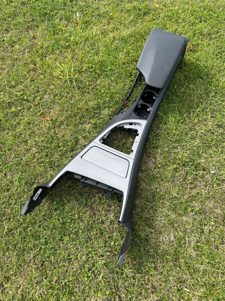 BMW 1 series center console with cup holders and armrest