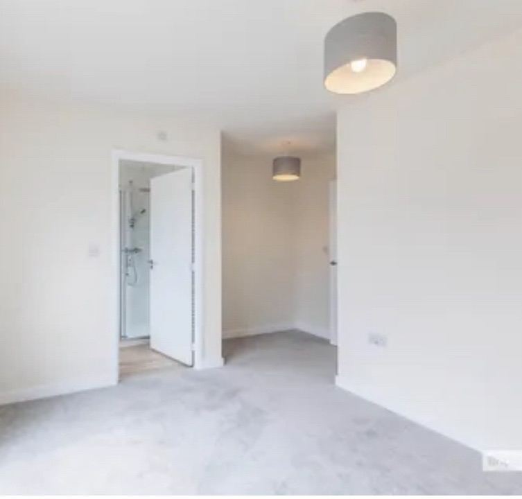 House Available – Bristol (Pet Friendly + Garden) – Until End of September