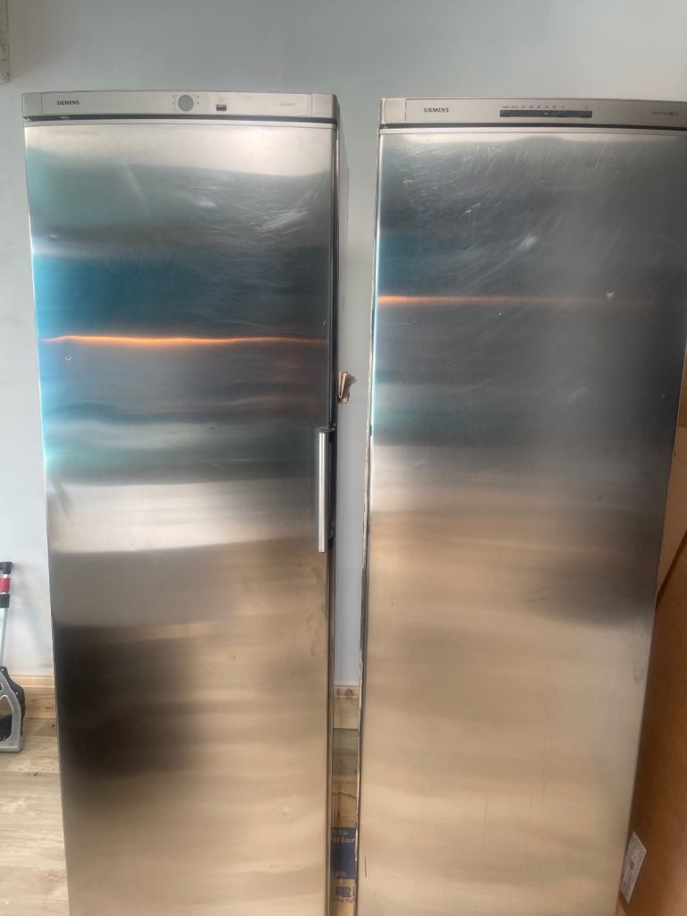 Siemens Tall Freestanding Fridge Freezer Pair – Good Condition