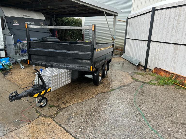 Hydraulic tipper trailer 