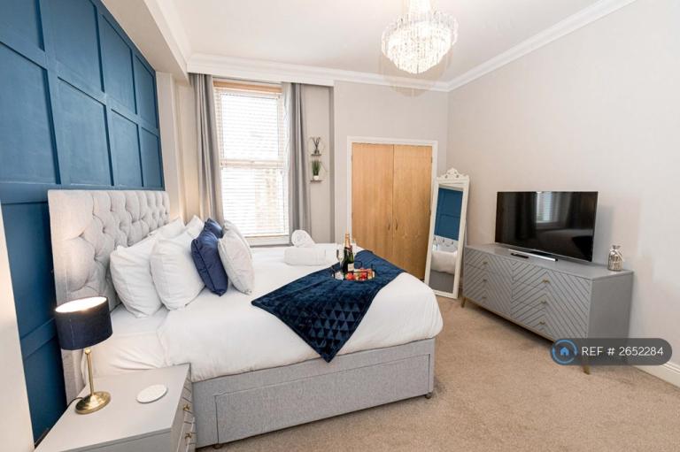 2 bedroom flat in Saint Michael's Road, Bournemouth, BH2 (2 bed) (#2652284)