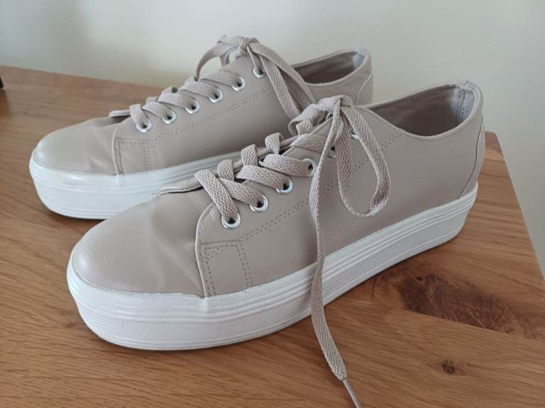 Papaya size 6  Beige Platform Trainers – As Good As New