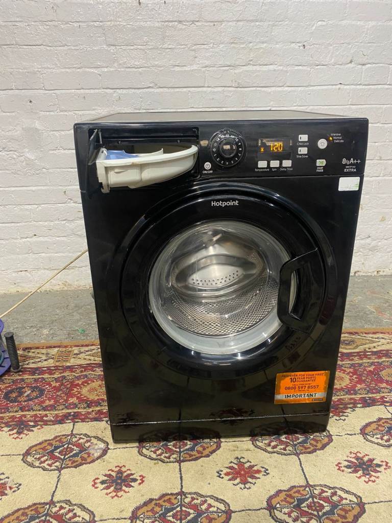 HotPoint Black 8KG Washing Machine For Sale 