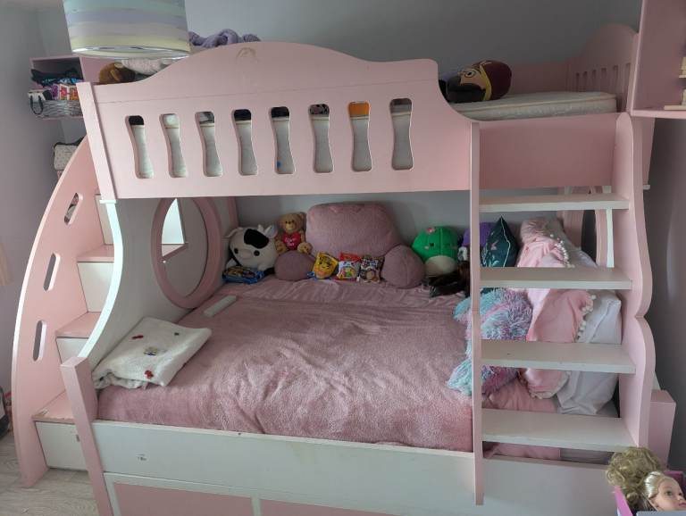 Triple bunk with pull out bed