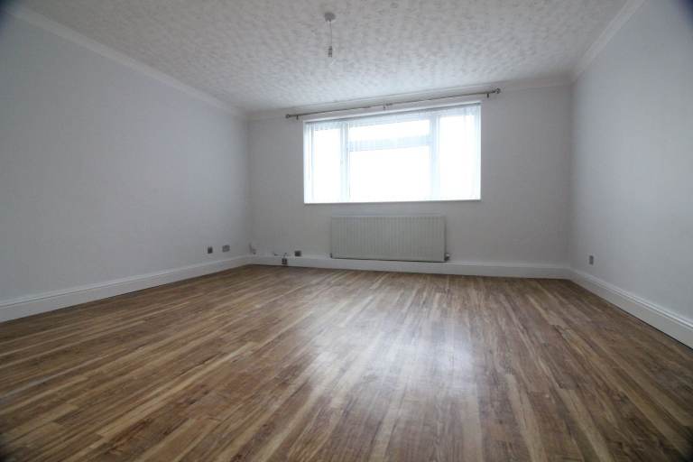 BRAND NEWLY REFURBISHED TWO BEDROOM FIRST FLOOR APARTMENT- LANGLEY SLOUGH IVER DATCHET WEST DRAYTON