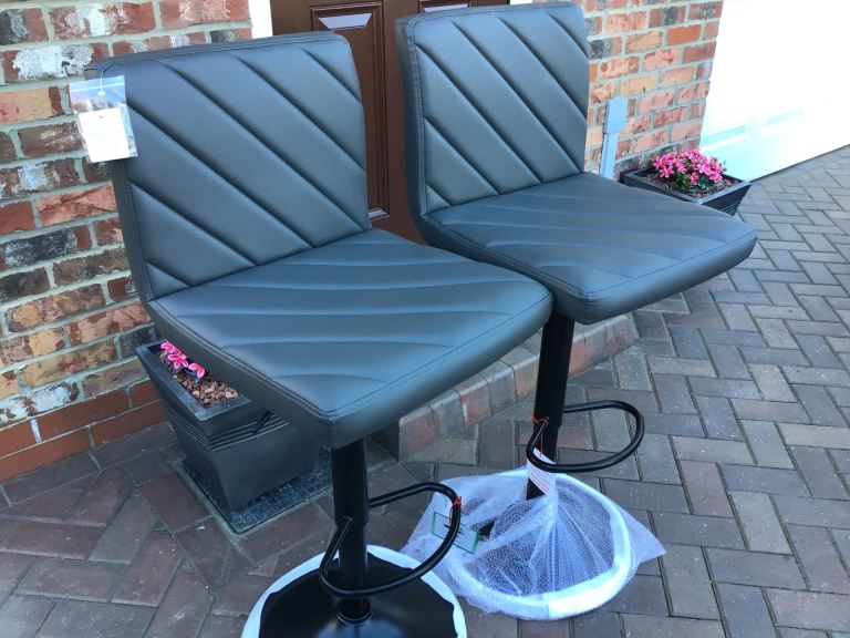 £70 (2) X BRAND NEW WAYFAIR DARK GREY FAUX LEATHER GAS LIFT UP DOWN SWIVEL BAR STOOLS BARSTOOLS 