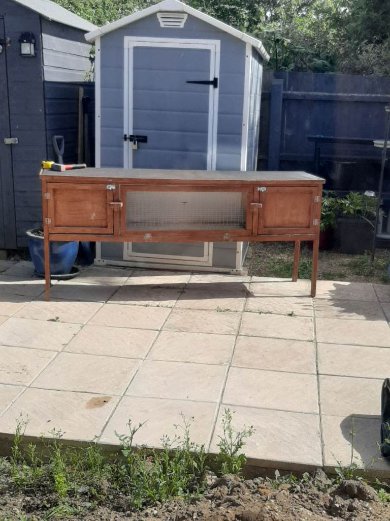  GUINEA PIG OR RABBIT HUTCH 